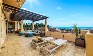 Precioso ático doble con vistas al mar en venta en un complejo de 5 estrellas en Nueva Andalucía, Marbella 66650 