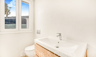 Fantástica villa adosada con vistas de 360° en venta en una urbanización cerrada en Marbella Este 66792 