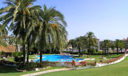 Apartamento en venta cerca de Puerto Banus, Nueva Andalucia, Marbella 