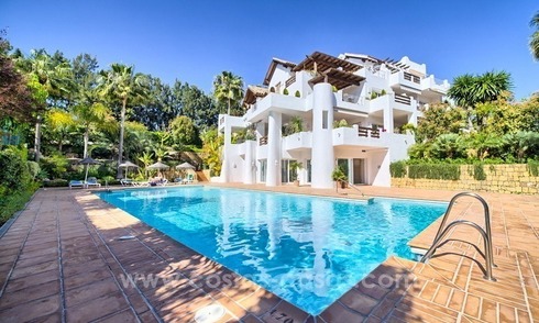 Apartamento en un complejo de primera línea de playa en venta en la Nueva Milla de Oro, Estepona 