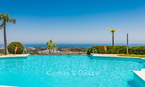 Nuevos apartamentos de lujo de estilo andaluz con impresionantes vistas al mar en venta, en Benahavis - Marbella 5067