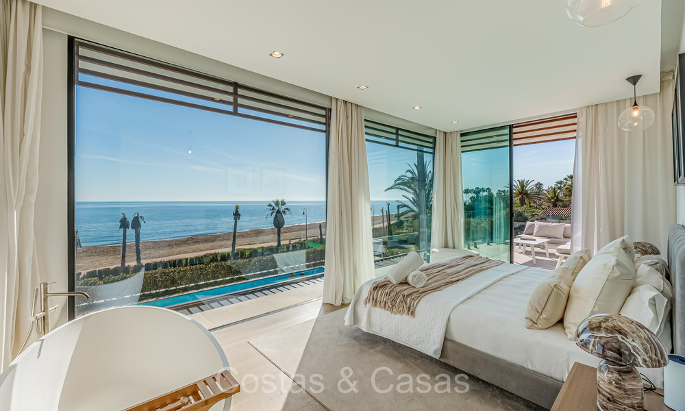 Se vende villa de diseño ultramoderna en primera línea de playa, New Golden Mile, Marbella - Estepona. 72234