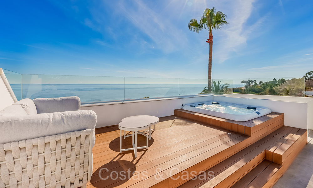 Se vende villa de diseño ultramoderna en primera línea de playa, New Golden Mile, Marbella - Estepona. 72239