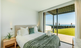 Se vende villa de diseño ultramoderna en primera línea de playa, New Golden Mile, Marbella - Estepona. 72246 