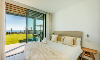 Se vende villa de diseño ultramoderna en primera línea de playa, New Golden Mile, Marbella - Estepona. 72247 