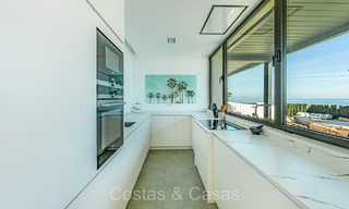 Se vende villa de diseño ultramoderna en primera línea de playa, New Golden Mile, Marbella - Estepona. 72249 