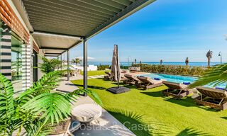 Se vende villa de diseño ultramoderna en primera línea de playa, New Golden Mile, Marbella - Estepona. 72254 