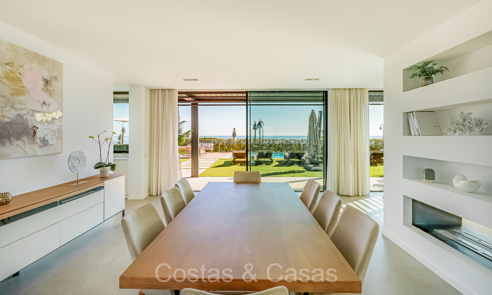 Se vende villa de diseño ultramoderna en primera línea de playa, New Golden Mile, Marbella - Estepona. 72256