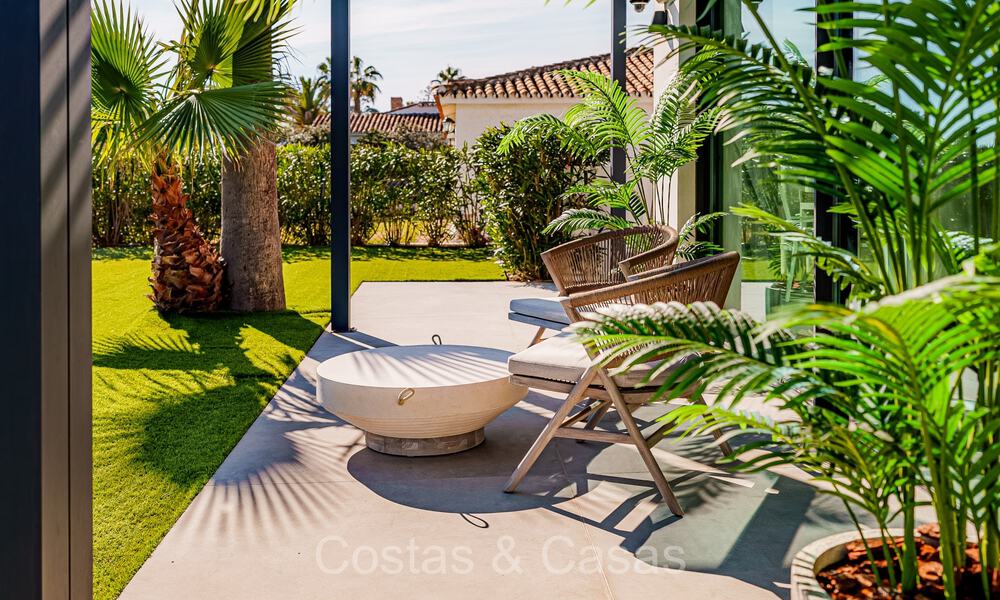 Se vende villa de diseño ultramoderna en primera línea de playa, New Golden Mile, Marbella - Estepona. 72264