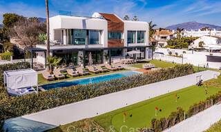 Se vende villa de diseño ultramoderna en primera línea de playa, New Golden Mile, Marbella - Estepona. 72276 