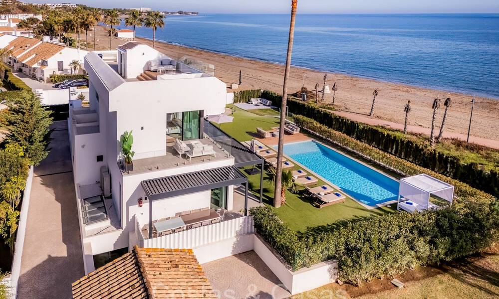 Se vende villa de diseño ultramoderna en primera línea de playa, New Golden Mile, Marbella - Estepona. 72277