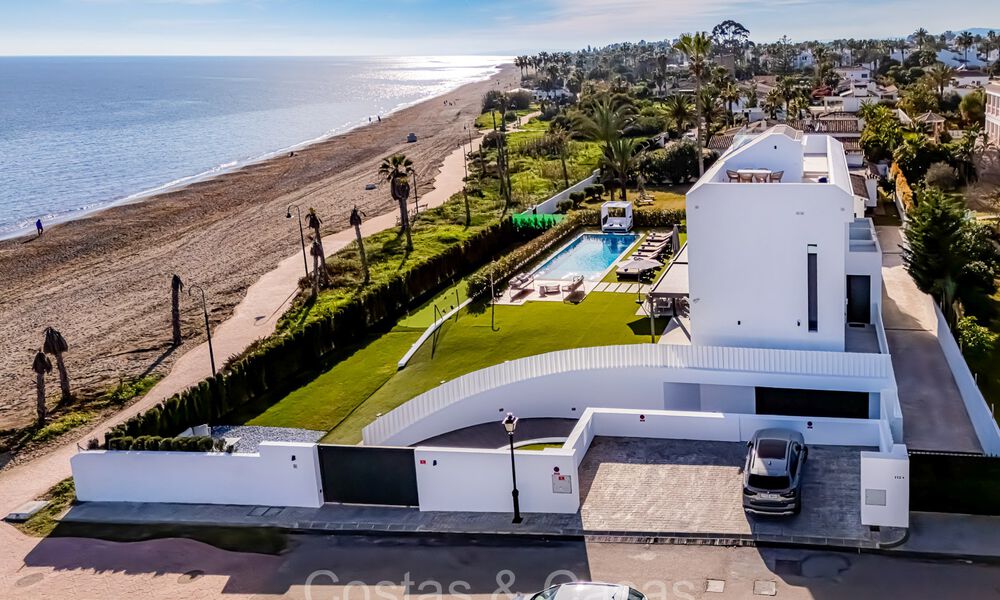 Se vende villa de diseño ultramoderna en primera línea de playa, New Golden Mile, Marbella - Estepona. 72278