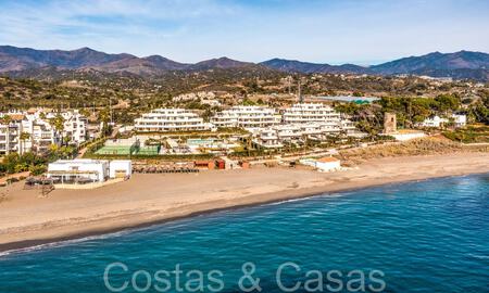 Nueva villa de lujo en primera línea de playa en venta en un exclusivo complejo, New Golden Mile, Marbella 69819