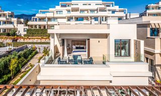 Nueva villa de lujo en primera línea de playa en venta en un exclusivo complejo, New Golden Mile, Marbella 69822 