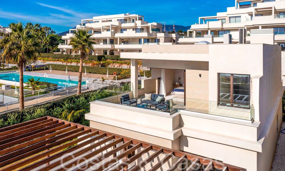 Nueva villa de lujo en primera línea de playa en venta en un exclusivo complejo, New Golden Mile, Marbella 69823