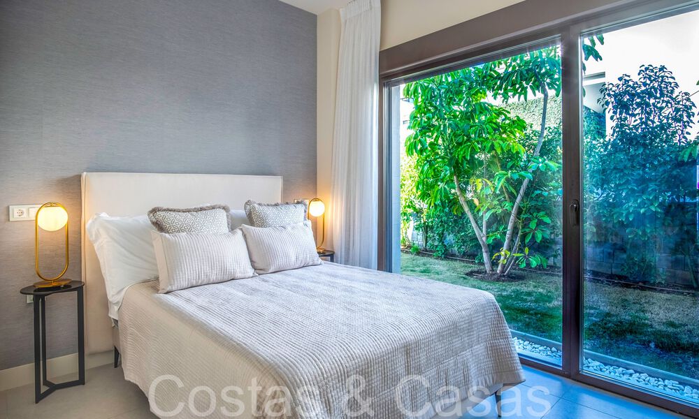 Nueva villa de lujo en primera línea de playa en venta en un exclusivo complejo, New Golden Mile, Marbella 69824