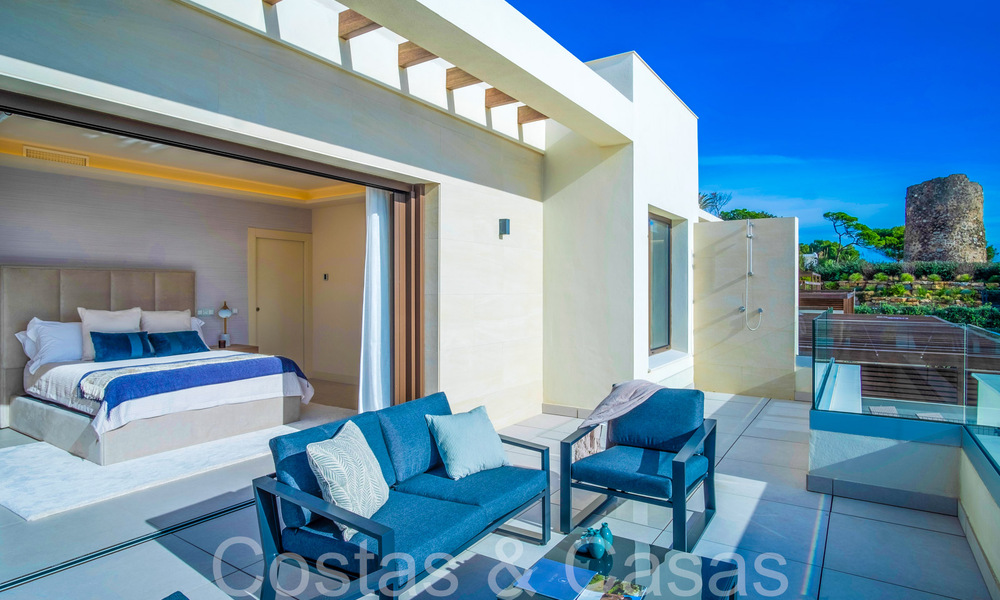 Nueva villa de lujo en primera línea de playa en venta en un exclusivo complejo, New Golden Mile, Marbella 69834