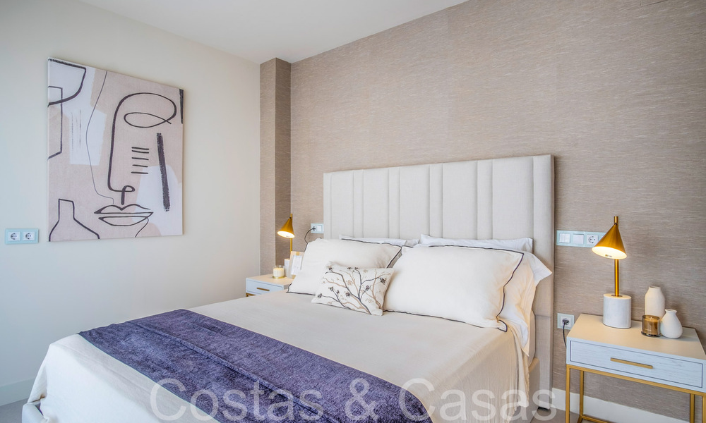 Nueva villa de lujo en primera línea de playa en venta en un exclusivo complejo, New Golden Mile, Marbella 69837