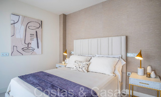 Nueva villa de lujo en primera línea de playa en venta en un exclusivo complejo, New Golden Mile, Marbella 69837 