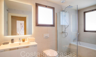 Nueva villa de lujo en primera línea de playa en venta en un exclusivo complejo, New Golden Mile, Marbella 69838 