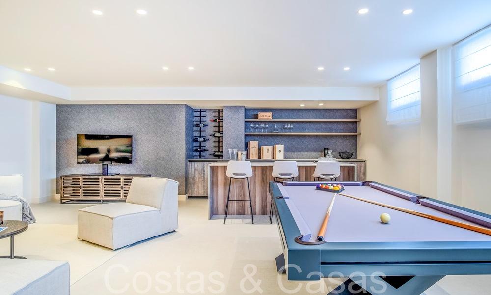 Nueva villa de lujo en primera línea de playa en venta en un exclusivo complejo, New Golden Mile, Marbella 69840