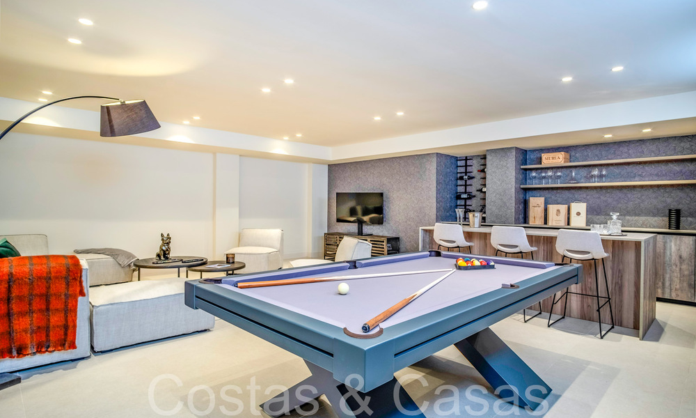 Nueva villa de lujo en primera línea de playa en venta en un exclusivo complejo, New Golden Mile, Marbella 69841