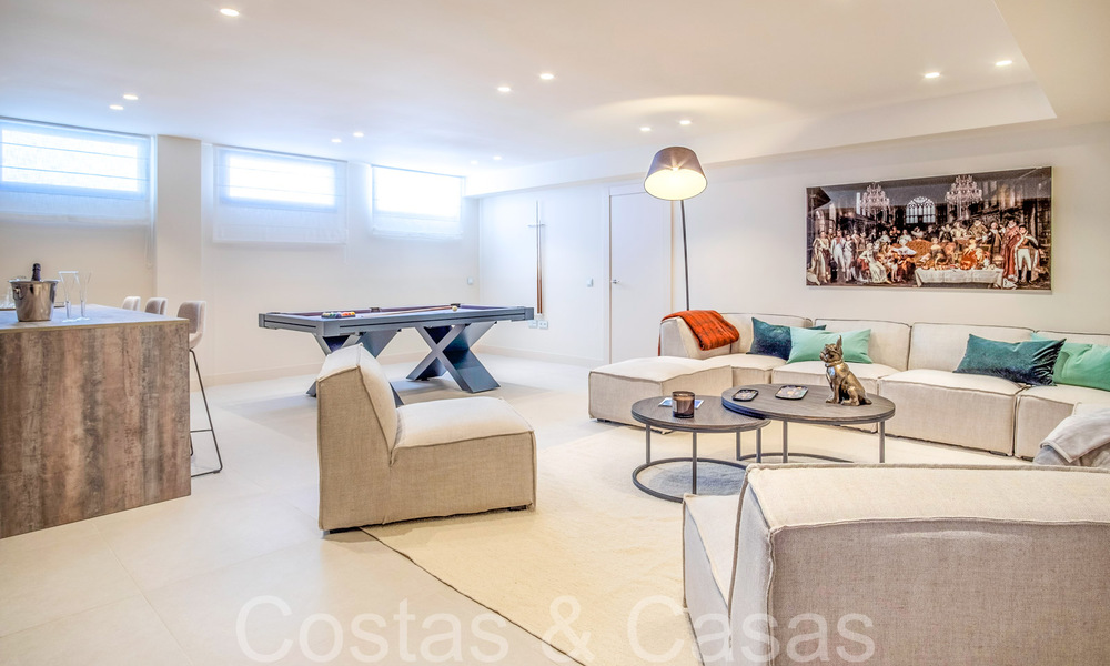 Nueva villa de lujo en primera línea de playa en venta en un exclusivo complejo, New Golden Mile, Marbella 69842