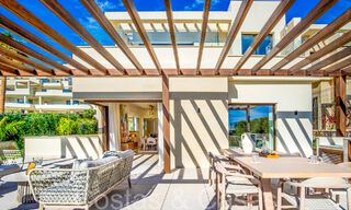 Nueva villa de lujo en primera línea de playa en venta en un exclusivo complejo, New Golden Mile, Marbella 69851 