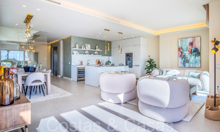 Nueva villa de lujo en primera línea de playa en venta en un exclusivo complejo, New Golden Mile, Marbella 69853 