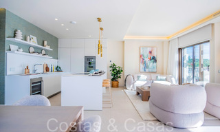 Nueva villa de lujo en primera línea de playa en venta en un exclusivo complejo, New Golden Mile, Marbella 69854 