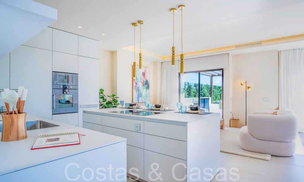 Nueva villa de lujo en primera línea de playa en venta en un exclusivo complejo, New Golden Mile, Marbella 69856