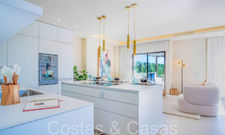 Nueva villa de lujo en primera línea de playa en venta en un exclusivo complejo, New Golden Mile, Marbella 69856 