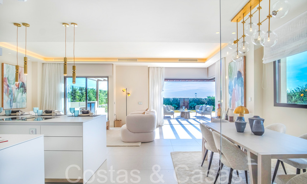 Nueva villa de lujo en primera línea de playa en venta en un exclusivo complejo, New Golden Mile, Marbella 69857