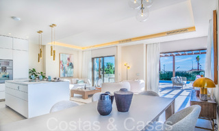 Nueva villa de lujo en primera línea de playa en venta en un exclusivo complejo, New Golden Mile, Marbella 69858 