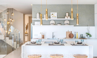 Nueva villa de lujo en primera línea de playa en venta en un exclusivo complejo, New Golden Mile, Marbella 69859 