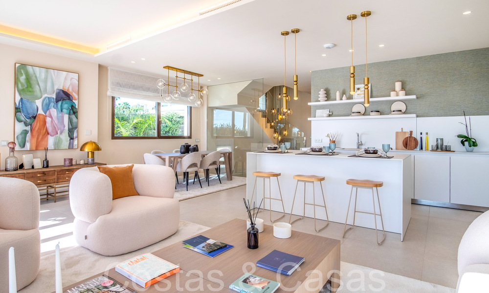 Nueva villa de lujo en primera línea de playa en venta en un exclusivo complejo, New Golden Mile, Marbella 69860