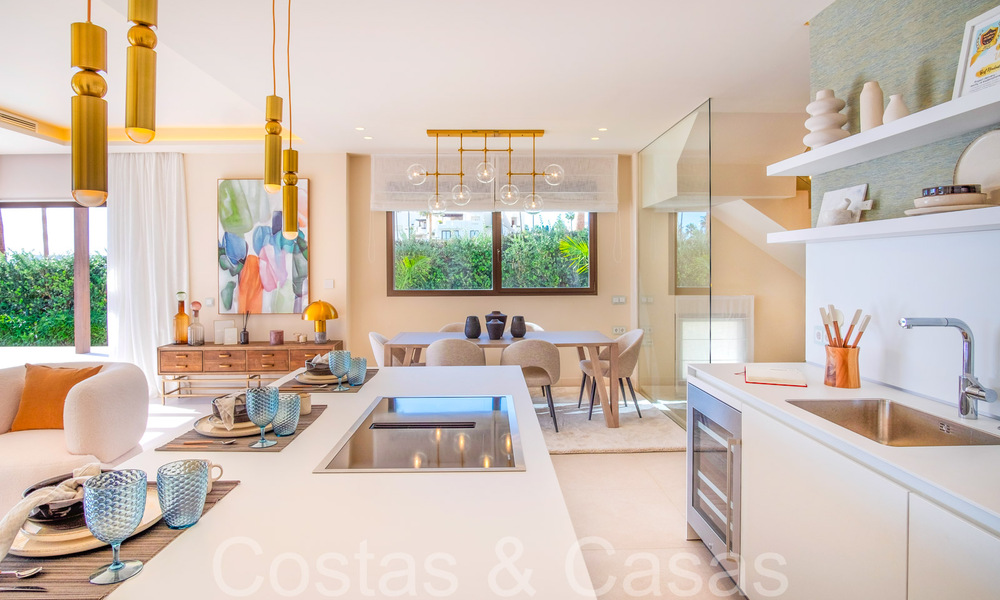 Nueva villa de lujo en primera línea de playa en venta en un exclusivo complejo, New Golden Mile, Marbella 69862