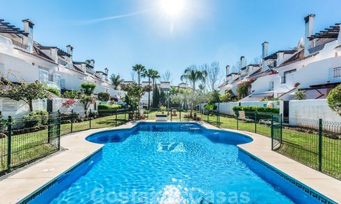 Se vende una amplia casa adosada, a poca distancia de los servicios y Puerto Banús, en Nueva Andalucía - Marbella 21491