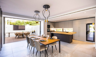 Villa de lujo ultramoderna, lista para entrar a vivir, en venta con vistas al mar en Marbella - Benahavis 35666 