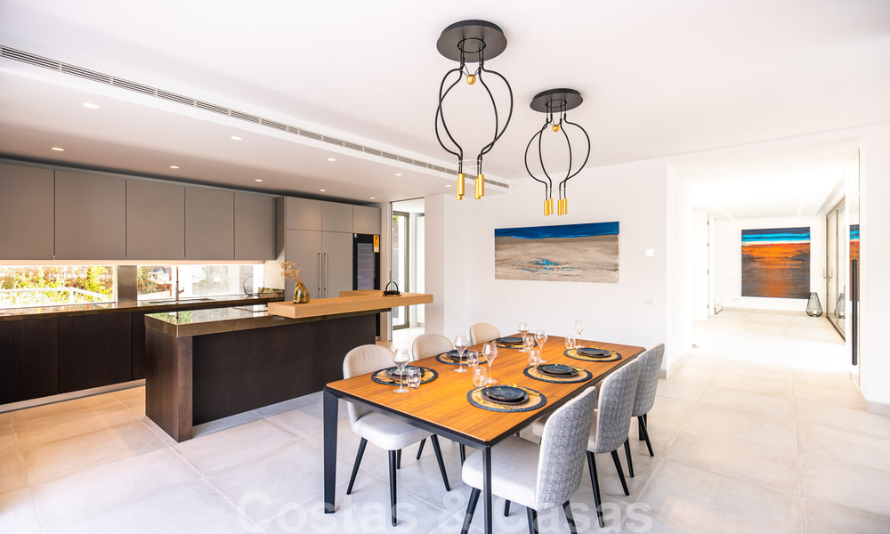 Villa de lujo ultramoderna, lista para entrar a vivir, en venta con vistas al mar en Marbella - Benahavis 35667