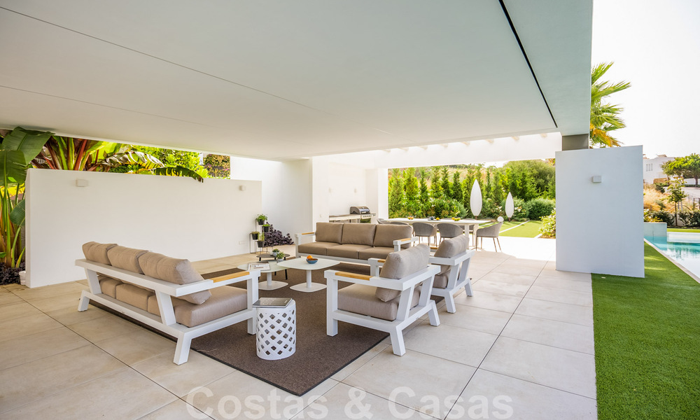 Villa de lujo ultramoderna, lista para entrar a vivir, en venta con vistas al mar en Marbella - Benahavis 35677