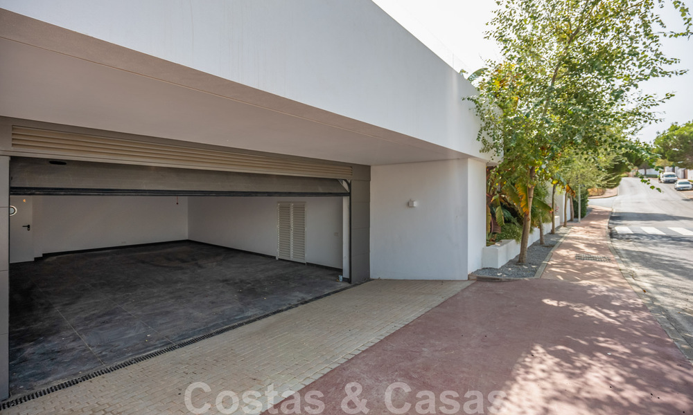 Villa de lujo ultramoderna, lista para entrar a vivir, en venta con vistas al mar en Marbella - Benahavis 35685