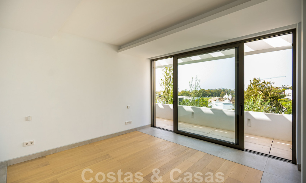 Villa de lujo ultramoderna, lista para entrar a vivir, en venta con vistas al mar en Marbella - Benahavis 35686
