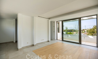 Villa de lujo ultramoderna, lista para entrar a vivir, en venta con vistas al mar en Marbella - Benahavis 35688 