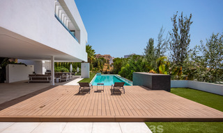 Villa de lujo ultramoderna, lista para entrar a vivir, en venta con vistas al mar en Marbella - Benahavis 35696 