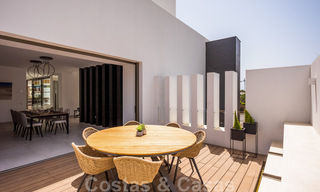 Villa de lujo ultramoderna, lista para entrar a vivir, en venta con vistas al mar en Marbella - Benahavis 35698 