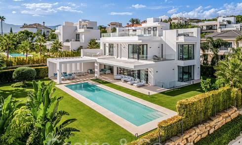 Lista para entrar a vivir, nueva villa moderna en venta en un resort de golf de cinco estrellas en Marbella - Benahavis 71746