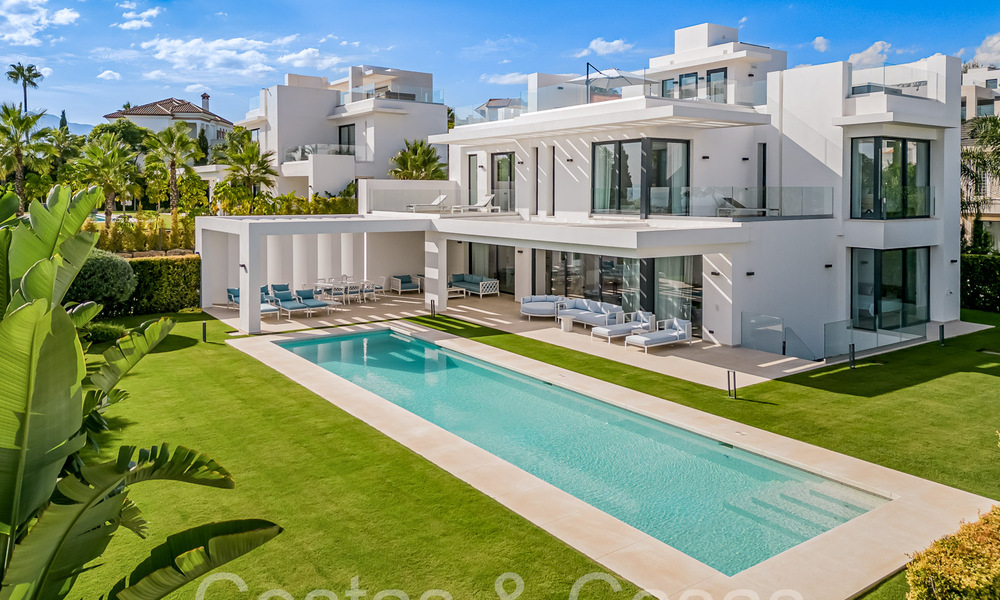 Lista para entrar a vivir, nueva villa moderna en venta en un resort de golf de cinco estrellas en Marbella - Benahavis 71747