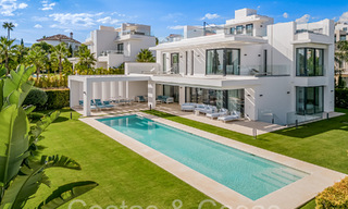 Lista para entrar a vivir, nueva villa moderna en venta en un resort de golf de cinco estrellas en Marbella - Benahavis 71747 