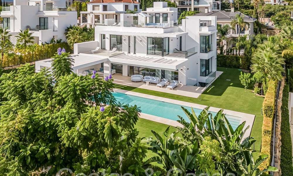 Lista para entrar a vivir, nueva villa moderna en venta en un resort de golf de cinco estrellas en Marbella - Benahavis 71749